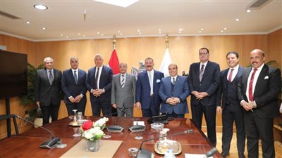 وزيرا العدل والزراعة يوقعان عقدًا لنقل أراضي ومبانٍ لإقامة محكمة بالقناطر الخيرية