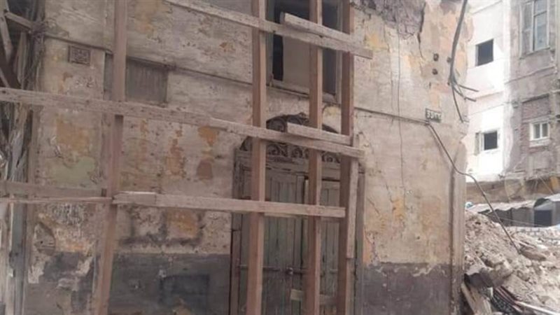 انهيار عقار بالعطارين