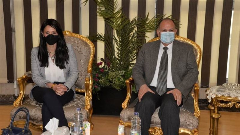 محافظ أسيوط يستقبل