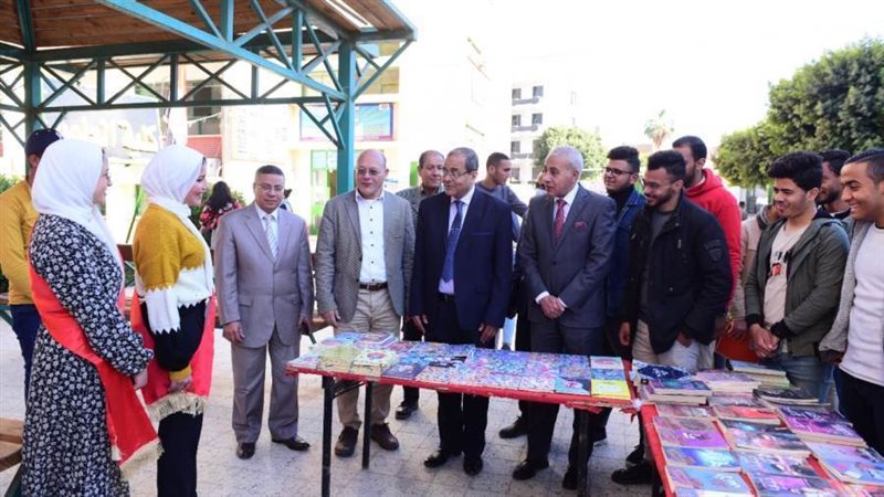 من جانب المعرض