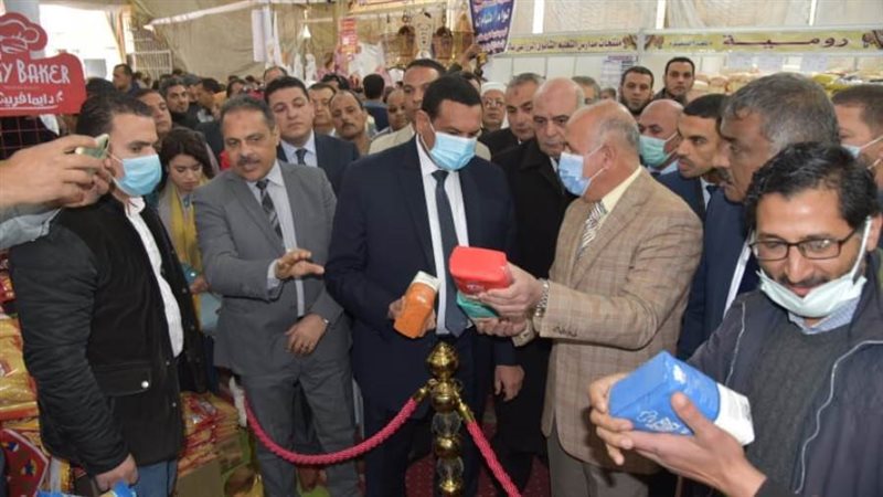 محافظ البحيرة يفتتح