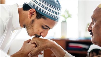 الدين الحنيف  كرم الأم .. والصحابة ضربوا  أروع الأمثلة للبر