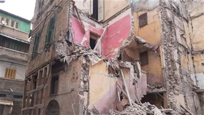 إصابة 3 أشخاص إثر انهيار جزئي لعقار ببنها