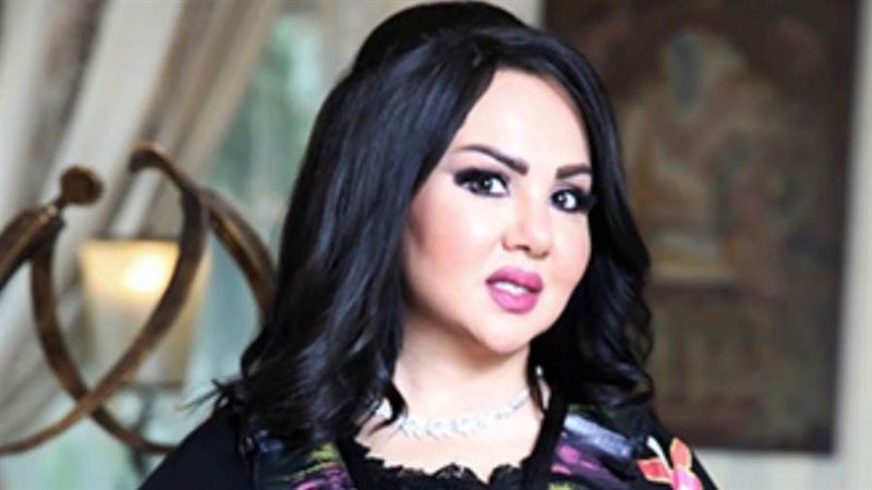 المطربة منى صقر