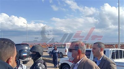 محافظ كفر الشيخ يأمر بإيقاف موكبه لمتابعة حادث سير