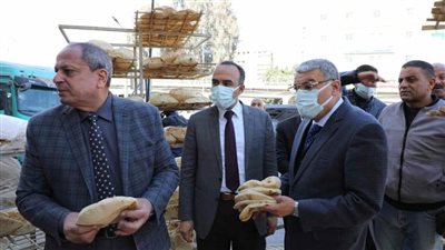 محافظ المنيا يتفقد عددا من المخابز للتأكد من الالتزام بالأسعار الجديدة
