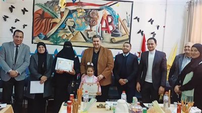 وكيل وزارة التعليم يكرم الأمهات المثاليات   