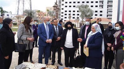 لويس دوماس سفير دولة كندا في زيارة لمكتبة مصر العامة بدمنهور 