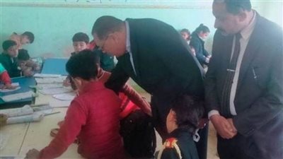 محافظ الشرقية يقرر صرف مكافأة تشجيعية لمدير مدرسة ببلبيس
