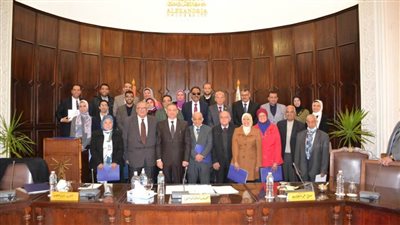 مجلس خدمة المجتمع وتنمية البيئة بجامعة الإسكندرية يكرم أعضاء القافلة الطبية 