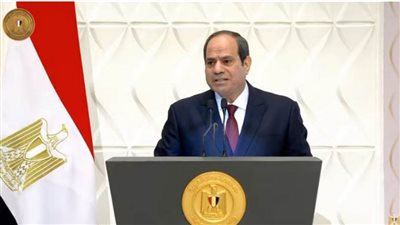  الرئيس السيسي : على الرجل أن يضع يده خلف ظهره عند الحديث مع المرأة