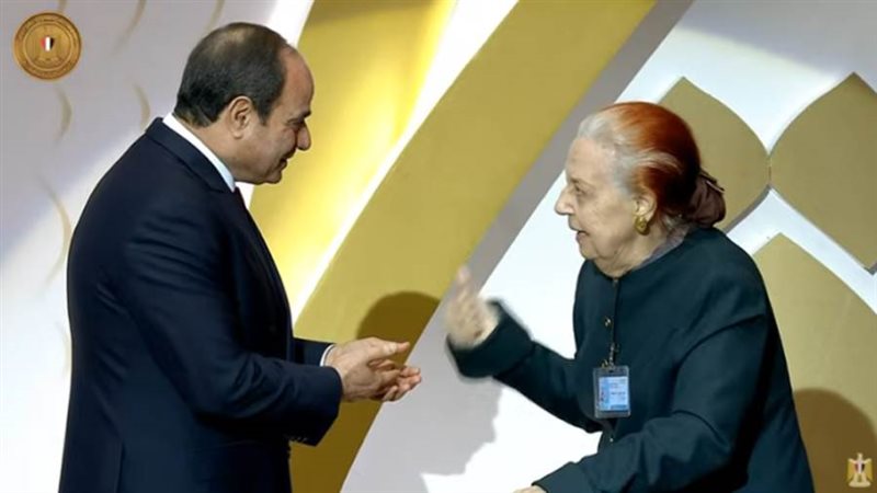 الرئيس السيسي يكرم