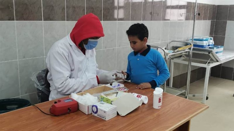 فحص طلاب المدارس