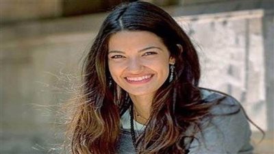 تارا عماد ترد على تقليدها لميجان ماركل في 