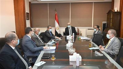 وزير الإسكان يتابع سير العمل بالمجتمعات العمرانية.. وخطط تشجيع الاستثمار المحلي والأجنبي وتذليل جميع العقبات