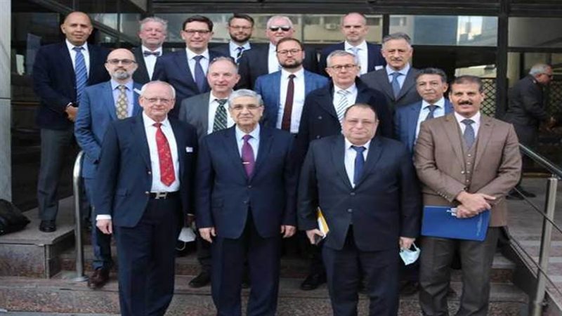 وزير الكهرباء يبحث