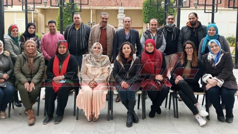 جانب من العاملين