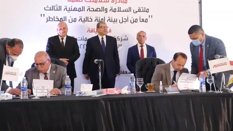 سعفان ومحافظ قنا