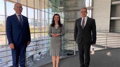 العناني يجتمع مع مسؤول السياحة في البرلمان الألماني