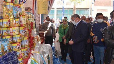 بتخفيضات 30٪.. محافظ المنيا يفتتح معرض 