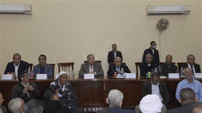 محافظ أسيوط يؤكد تيسير الإجراءات لموردي الأقماح ويطالب المزارعين بالحفاظ على الأرض الزراعية 