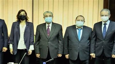وزير الكهرباء يبحث مع وزيرة الطاقة القبرصية مشروع الربط الكهربائي بين البلدين