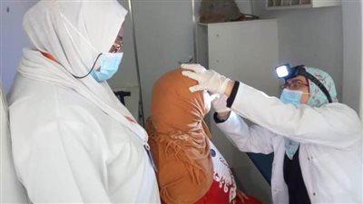 الكشف على ١٩٢٧ مواطنًا في قافلة طبية مجانية بقرية سيدي عقبة بالبحيرة