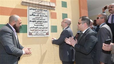 محافظ بني سويف يفتتح مدرسة ويطلق إشارة التطعيم ضد شلل الأطفال 
