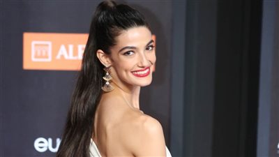 تارا عماد بشخصية جريئة ومظهر جديد في سوتس بالعربي