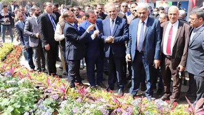 رئيس جامعة الأزهر يفتتح المعرض الزراعي الرابع بالجامعة 