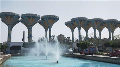 مجلس جامعة قناة السويس يُهدي درع الجامعة لمحافظ الإسماعيلية 