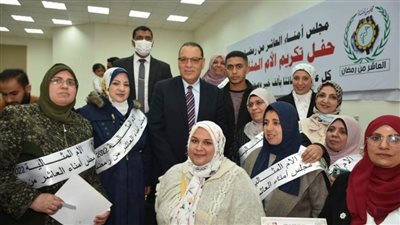 محافظ الشرقية يُكرم الأمهات المثاليات والعامل المثالي بالعاشر من رمضان 