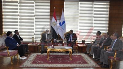 رئيس جامعة كفر الشيخ يؤكد على الاهتمام بأنشطة خدمة المجتمع