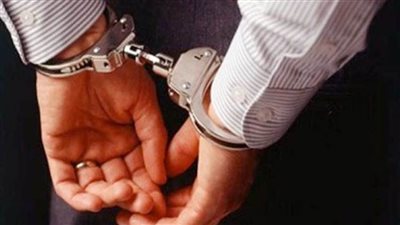 القبض على متهم ينتحل صفة طبيب.. أجرى عمليات جراحية للمرضى