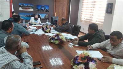 الحكومة تبحث آليات تطوير قرية 