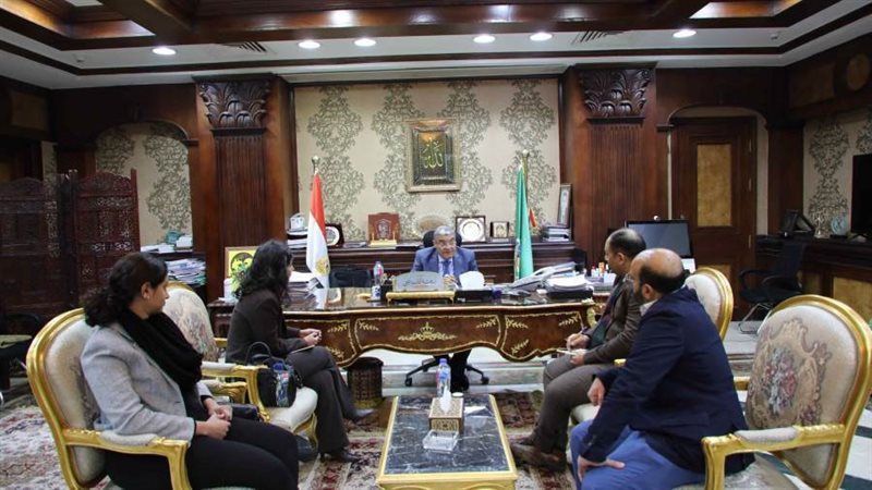 محافظ المنيا خلال