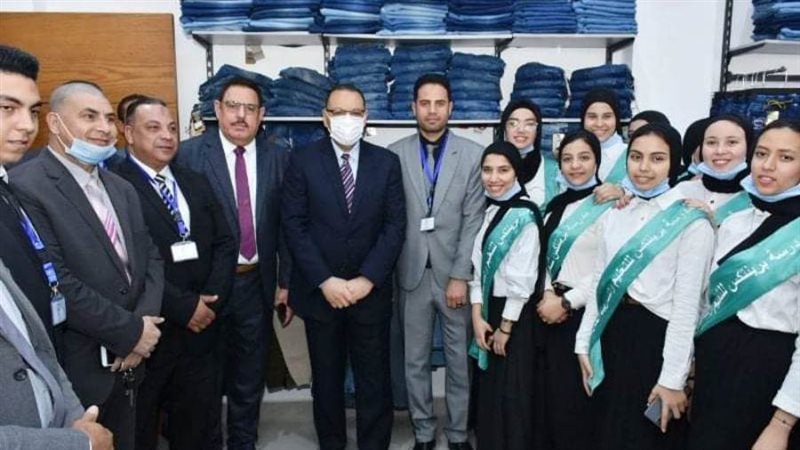 محافظ الشرقية خلال