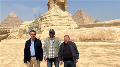 وزير السياحة والآثار الأردني يزور منطقة الأهرامات