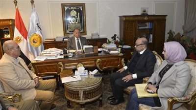 محافظ أسيوط يعقد اجتماعًا لمناقشة الموقف التنفيذي ودفع الأعمال بمشروعات الصحة