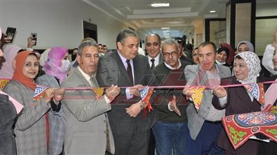 رئيس جامعة كفر الشيخ يفتتح معرضين لطلاب 
