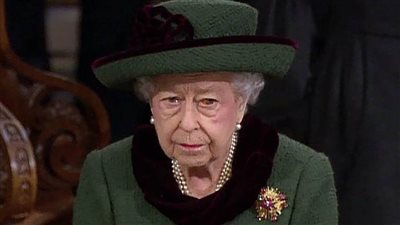 دموع في عيون ملكة.. تعرف على السبب 