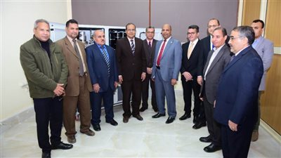 رئيس جامعة سوهاج يفتتح وحدة النيتروجين السائل بكلية العلوم