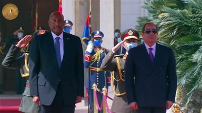 موجز الرابعة| استقبال رسمي لرئيس مجلس السيادة الانتقالي السوداني.. والسعودية تودع 5 مليارات دولار