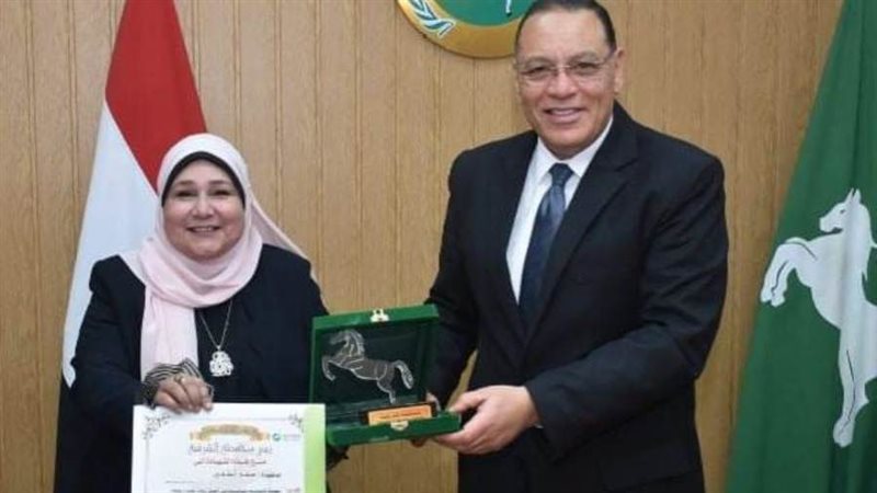 محافظ الشرقية يكرم