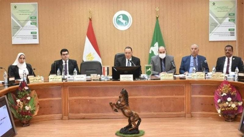 محافظ الشرقية خلال