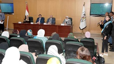 محافظ بنى سويف يُكرّم الأمهات المثاليات الفائزات في مسابقة التضامن 