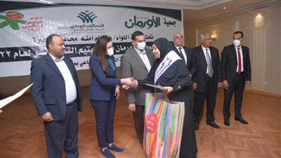 محافظ البحيرة يشهد احتفالية يوم اليتيم وتسليم مساعدات مالية لمستحقيها