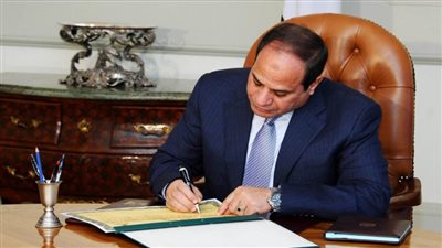 الرئيس السيسي يوقع قانونا بتعجيل موعد استحقاق العلاوات الدورية