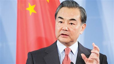 وزير الخارجية الصيني يبحث مع نظيرته الإندونيسية الأزمة الأوكرانية