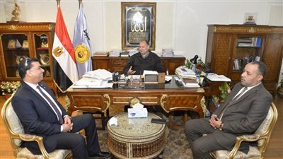 محافظ أسيوط يلتقي مدير مطار أسيوط الدولي لبحث التعاون لتنشيط حركة السياحة  